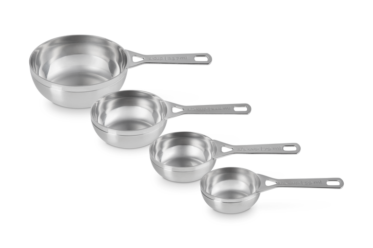  Le Creuset Stainless Steel Measuring Cups, Set of 4: Home &  Kitchen